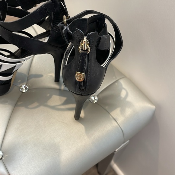 Guess 5’ Black-and-white high heels with zipper up the back - Picture 2 of 5